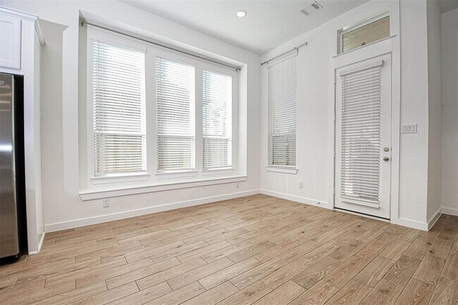 Building Photo - 17099 Crimson Crest Dr