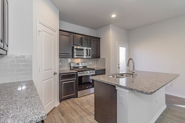 Building Photo - "Beautiful 3-Bedroom 2-Bath Oasis in Forney, TX: Spacious Living!"