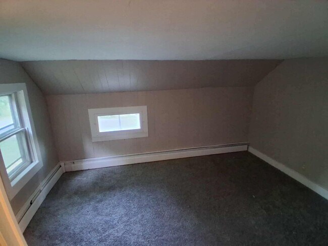 Building Photo - 2 Bedroom single family house