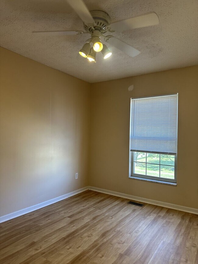 Building Photo - Welcome to this stunning 3 bed/3 bath single-family home located in the vibrant city of Columbus,...