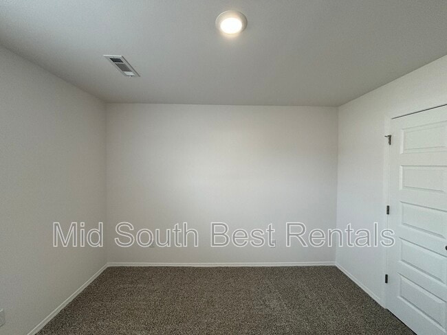 Building Photo - 6416 Newark Dr