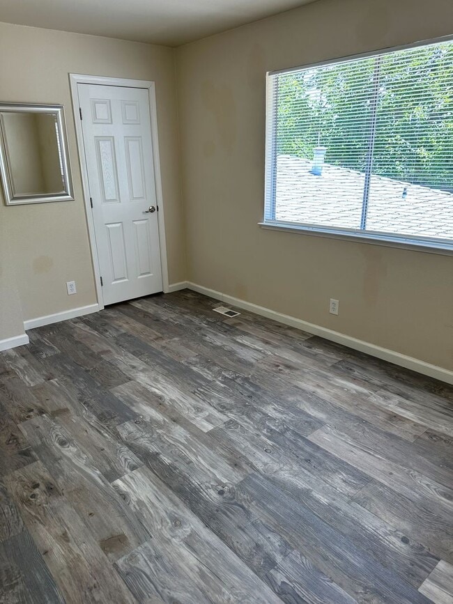 Building Photo - Comfortable 2-Bedroom Unit in North Sacram...