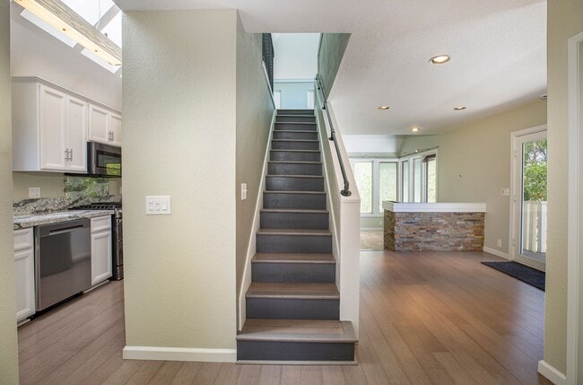 Building Photo - Hillside La Mesa, single family home, 3Bed...