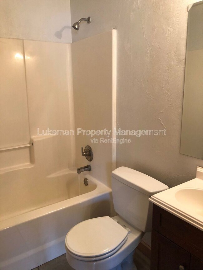 Building Photo - 1126-1128 Greenwood Ave