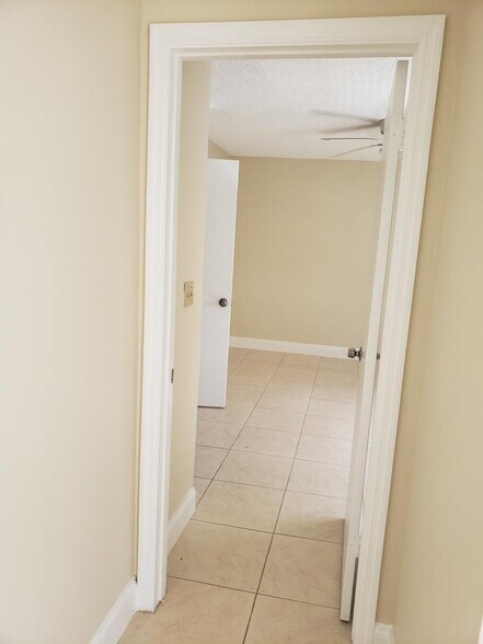 Building Photo - 2866 S University Dr