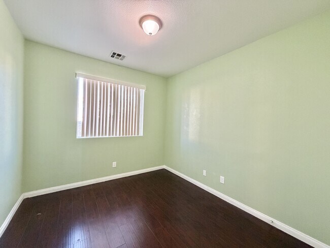 Building Photo - 2952 Jacaranda Dr