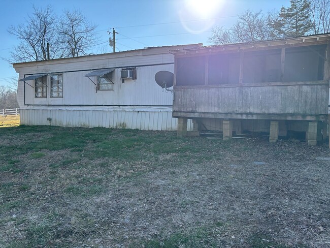 Building Photo - 2 bedroom mobile home located in the rolling hills of Moore County.