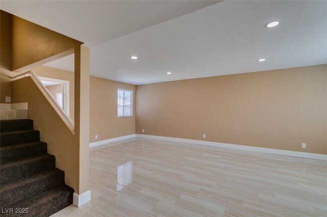 Building Photo - 3966 Green Leaf Dr