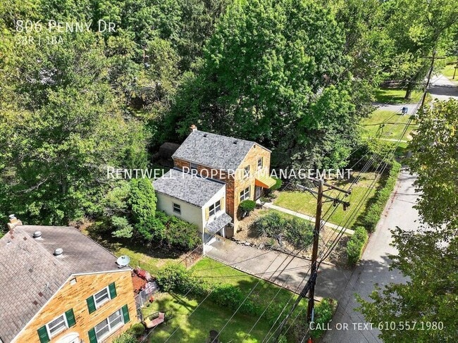 Building Photo - 806 Penny Dr