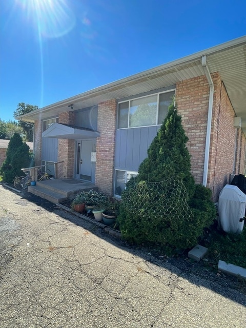 Building Photo - 2153 Basswood Ln