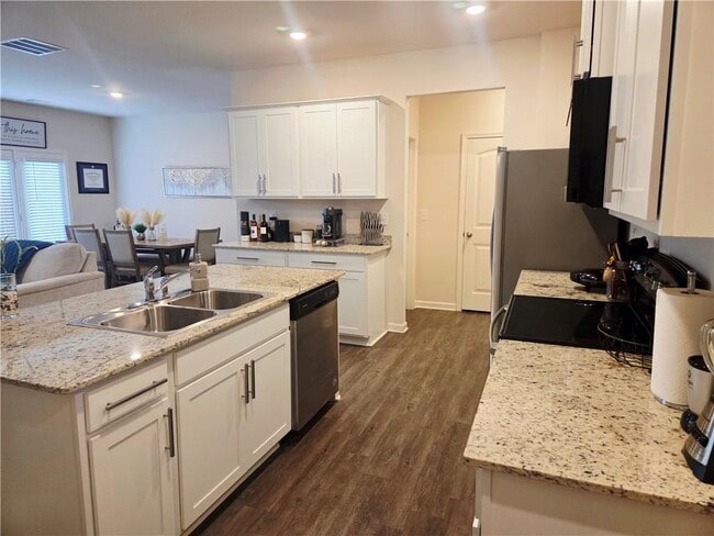 Building Photo - 5192 Barberry Ave