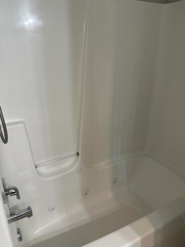 Building Photo - 114 W Green St