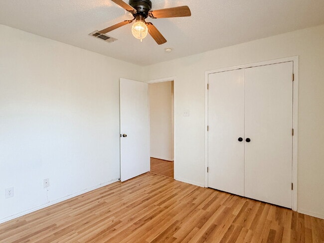 Building Photo - 3 Bedroom, 2 Bath Home in Crowley on Corner Lot