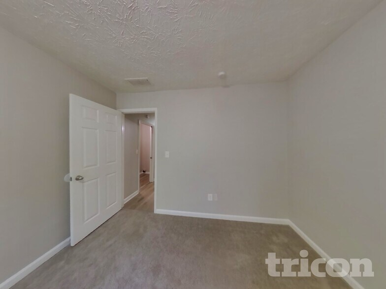 Building Photo - 270 Rosewood Dr