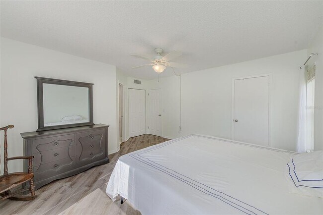 Building Photo - 10215 Regal Dr