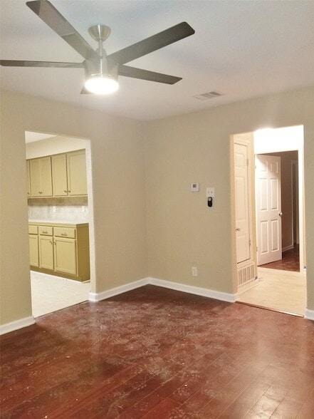 Building Photo - 12116 Hoblitzelle Dr