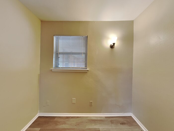 Building Photo - 7108 Ellis Rd