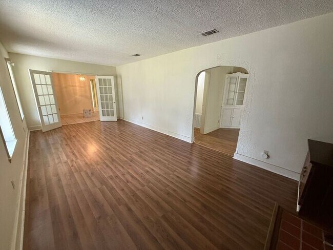 Building Photo - Pensacola - East Hill - 4 bedrooms, 3 bathroom - Mother in Law suite