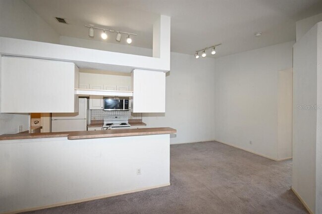 Building Photo - 36113 Deer Creek Dr