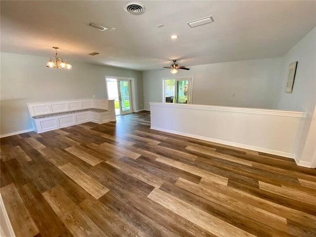Building Photo - 809 Jacaranda Dr