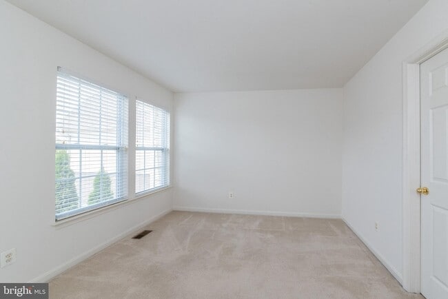 Building Photo - 415 Granville Ct