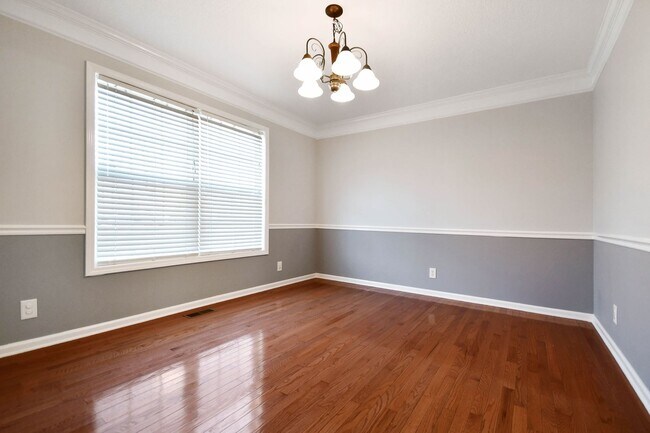 Building Photo - Pet Friendly Three Bedroom with Bonus!