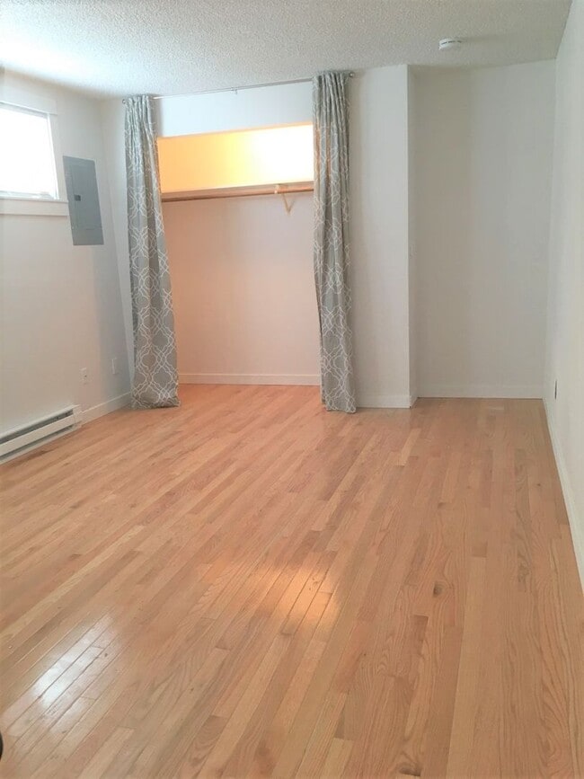Building Photo - Duplex in Aloha!