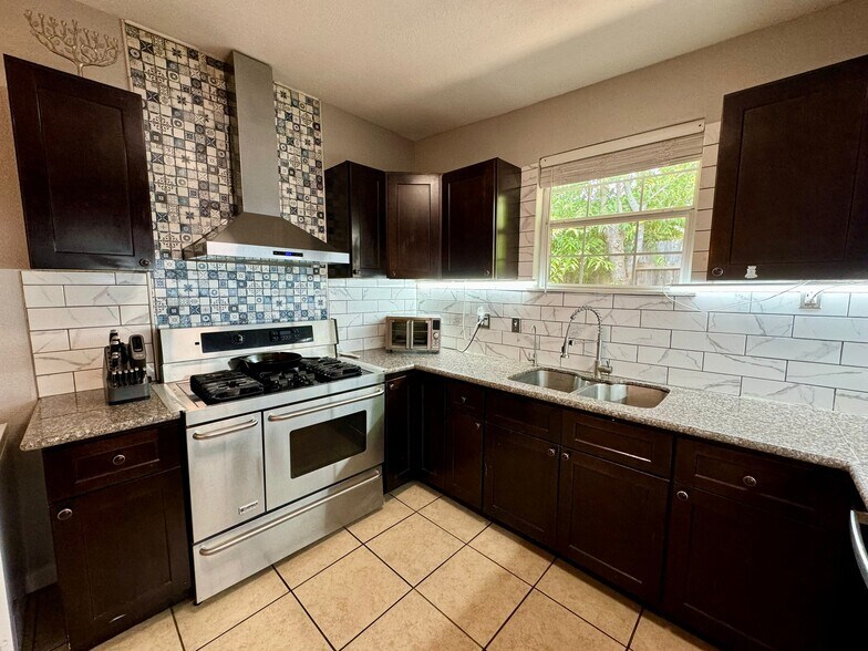 Building Photo - 103 Bernice Dr