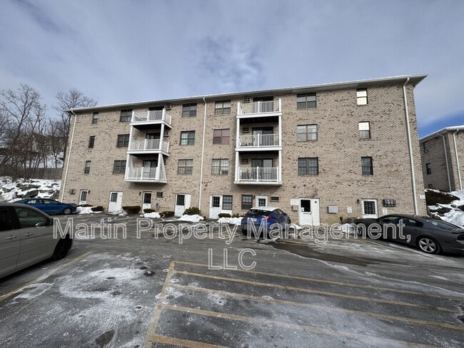 Building Photo - 22 Kenmar Dr