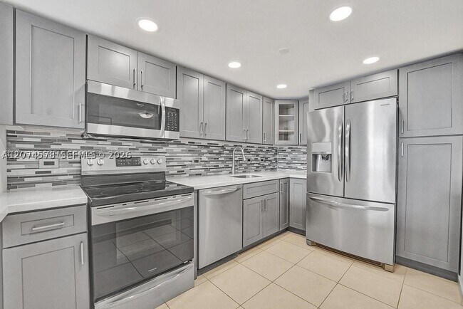 Building Photo - 20505 E Country Club Dr