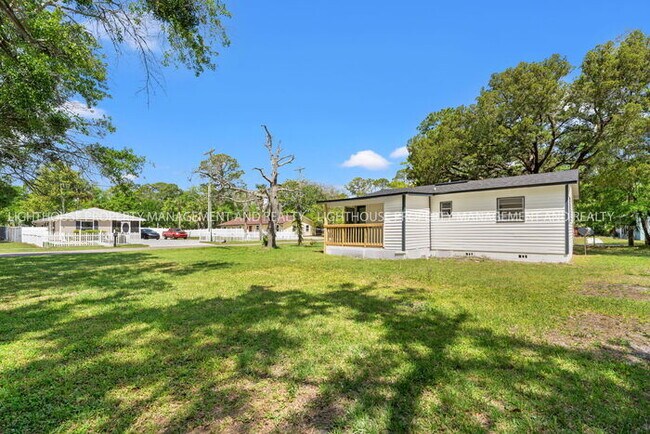 Building Photo - Updated 2 Bedroom Home Near Naval Station Mayport
