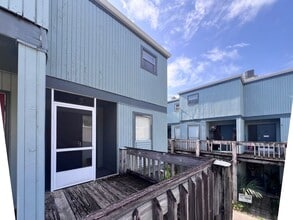 Building Photo - 1 bed/1 bath condo in Sparrow - Available Mid-August! *Application Pending*