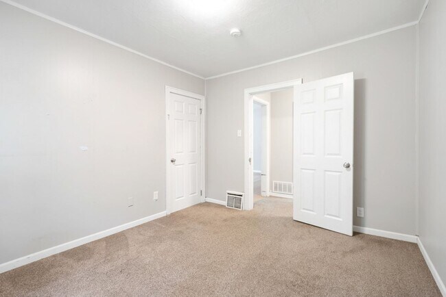 Building Photo - 1604 Olive St