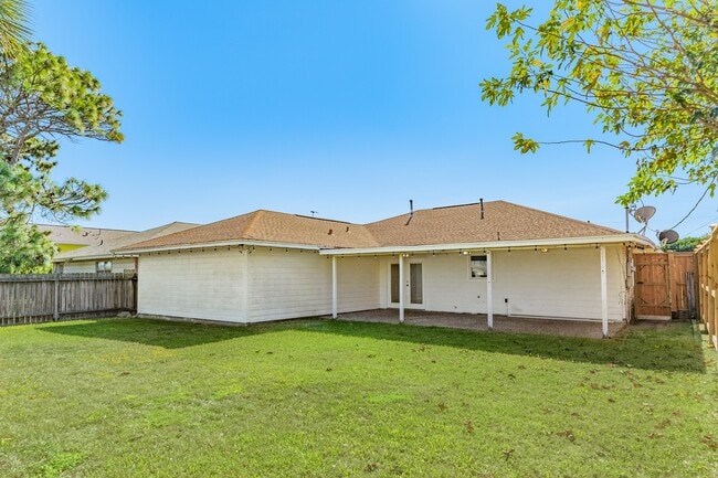 Building Photo - 3206 Pine St