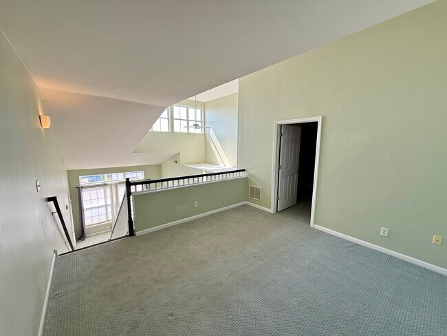 Building Photo - 850 E Main St