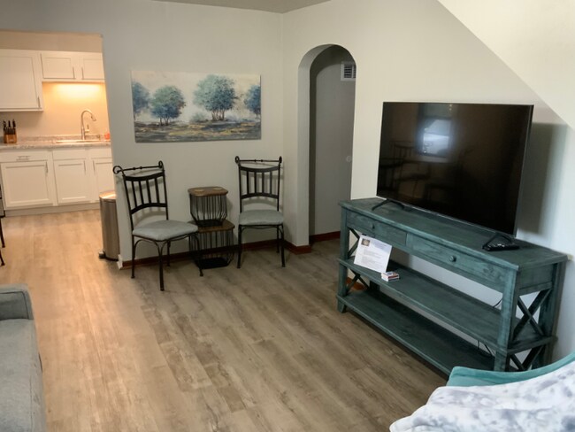 Living Room - 2424 S Memorial Dr