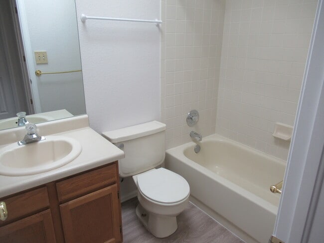 Building Photo - 3190 Leoti Dr