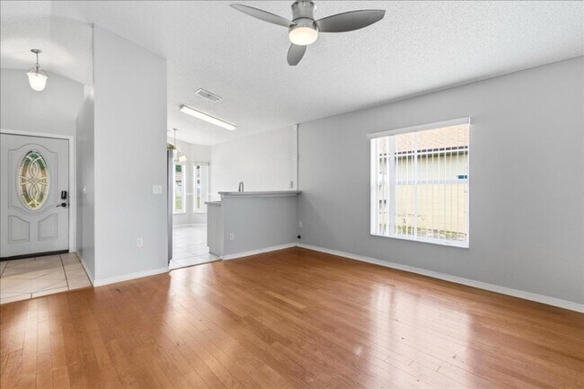 Building Photo - 1537 Ridge Pointe Dr