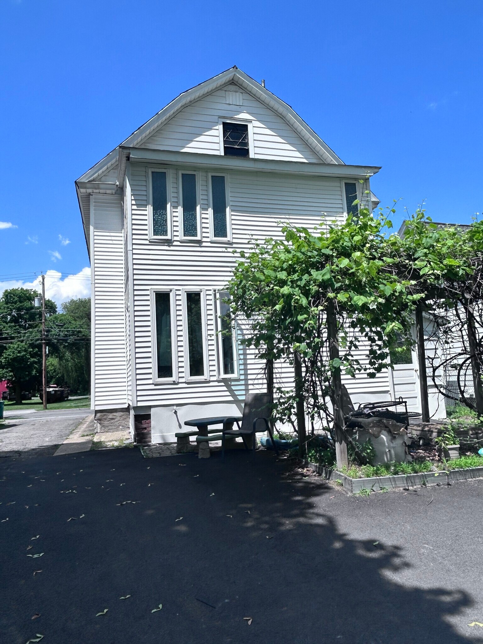 Building Photo - 31 Dix Ave