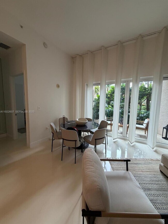 Building Photo - 19900 E Country Club Dr