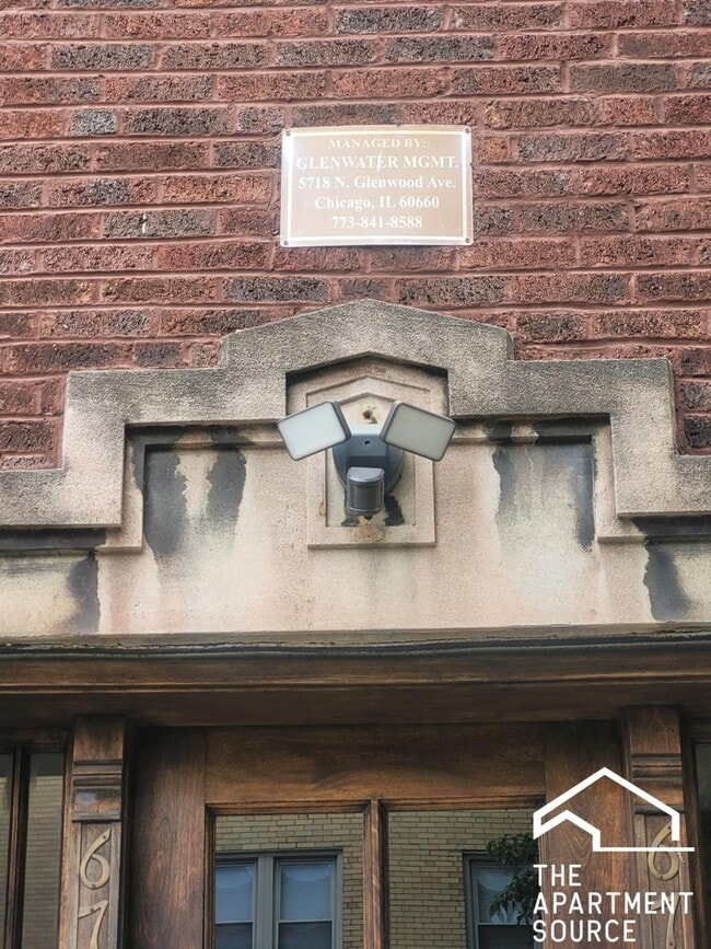 Building Photo - 1717 W North Shore Ave