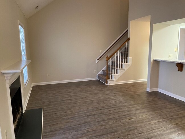 Building Photo - 720-C Powell Drive ~ 3 bedroom townhome ju...