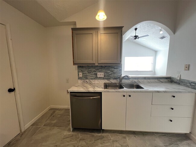 Building Photo - 7019 Haven Creek Dr