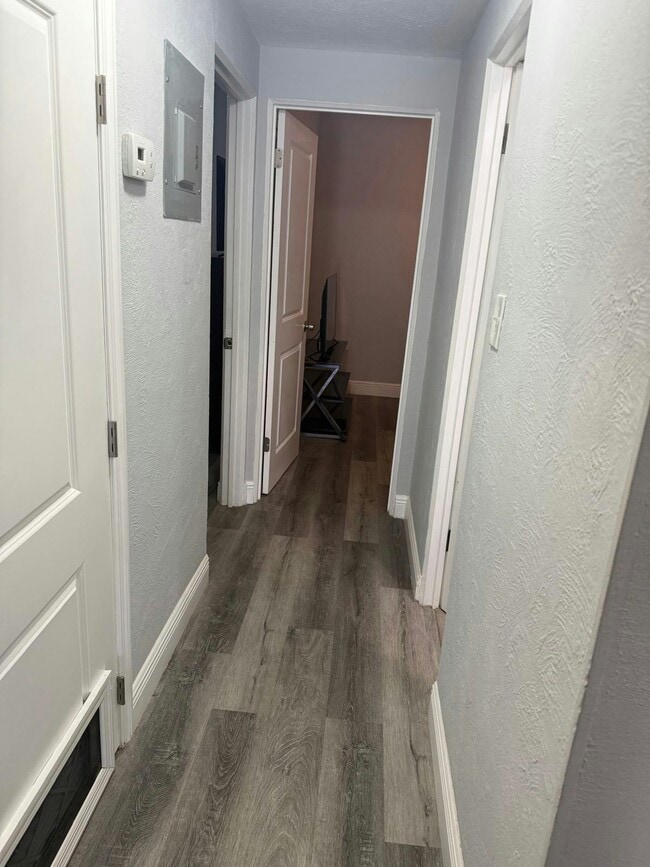 Building Photo - 4612 Seybold Ave