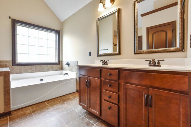 Building Photo - Four Bedroom in Fields of Northmeade!
