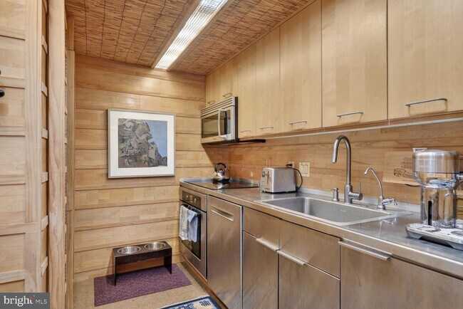 Building Photo - 2555 Pennsylvania Ave NW