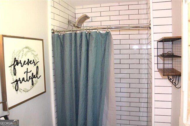 Building Photo - 4495 Kent Rd