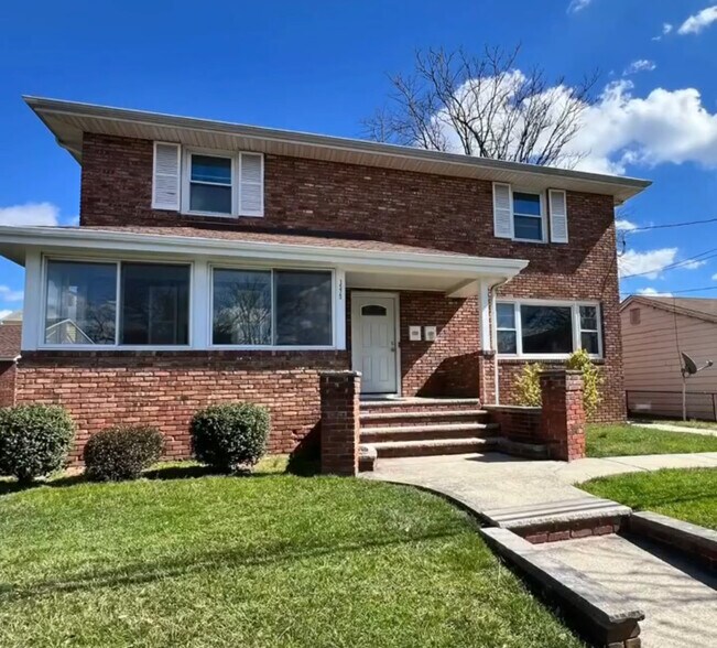 1575 Lenox Pl 2nd Fl Unit - 1575 Lenox Pl