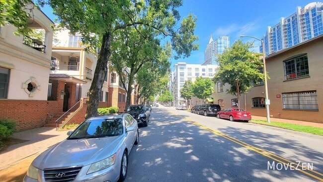 Building Photo - 208 E Davie St