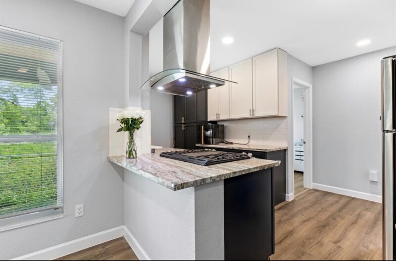 Building Photo - 9413 Clinton Dr